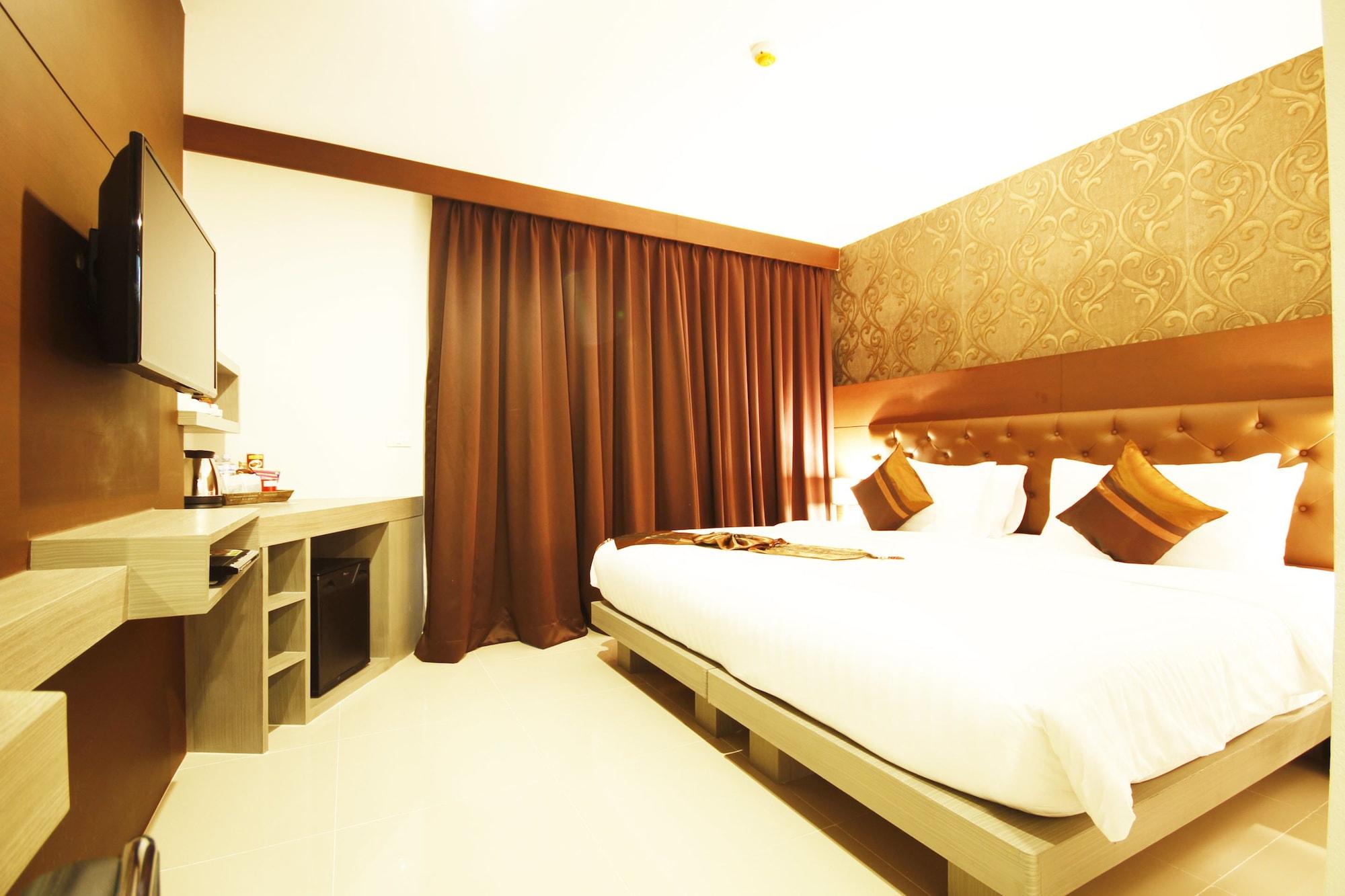 Hemingways Silk Hotel Patong Bagian luar foto