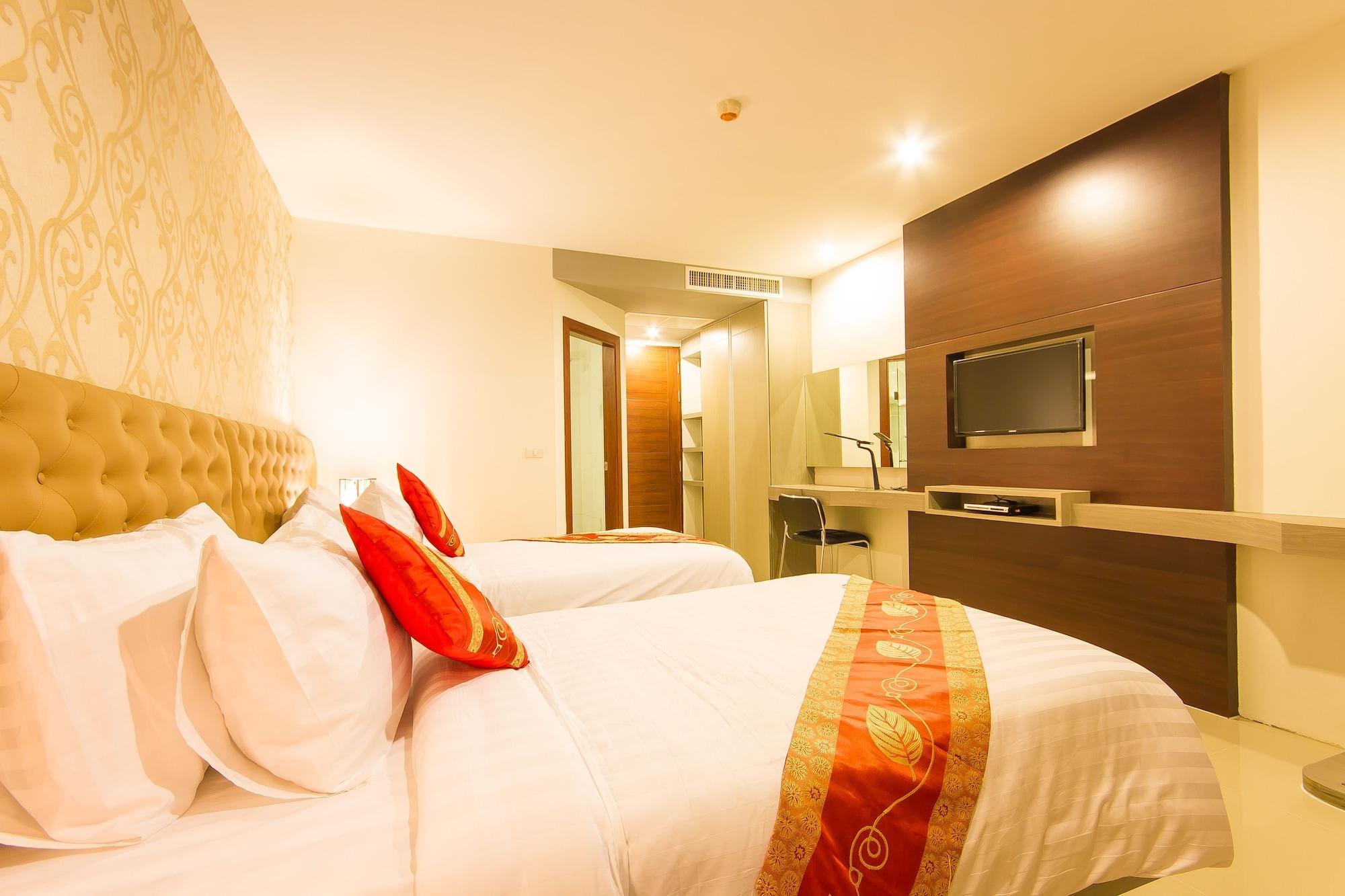 Hemingways Silk Hotel Patong Bagian luar foto