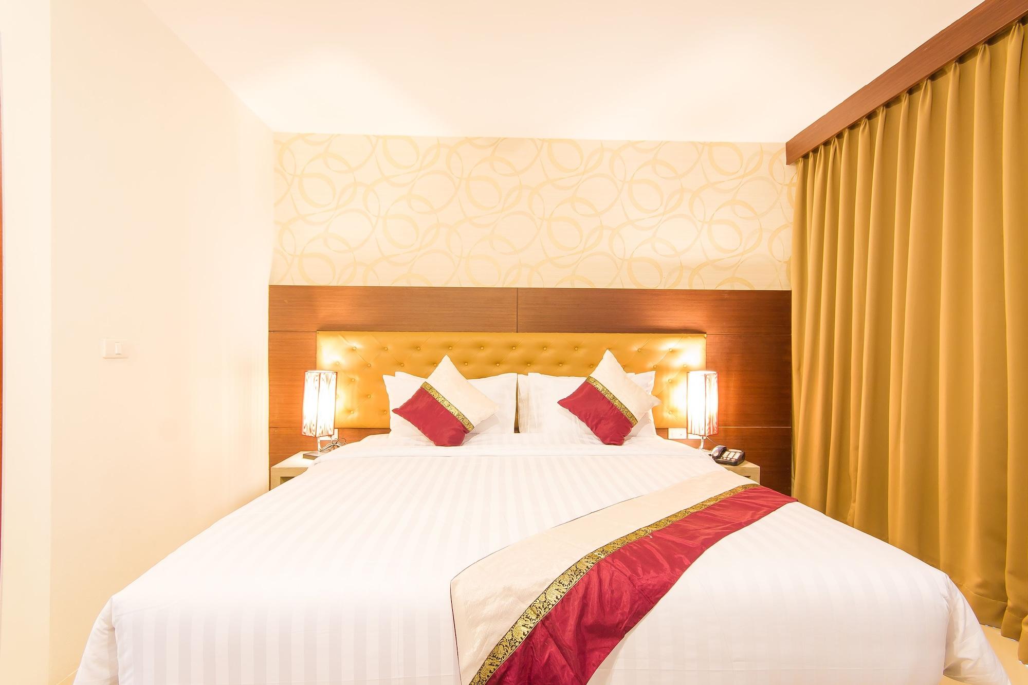 Hemingways Silk Hotel Patong Bagian luar foto