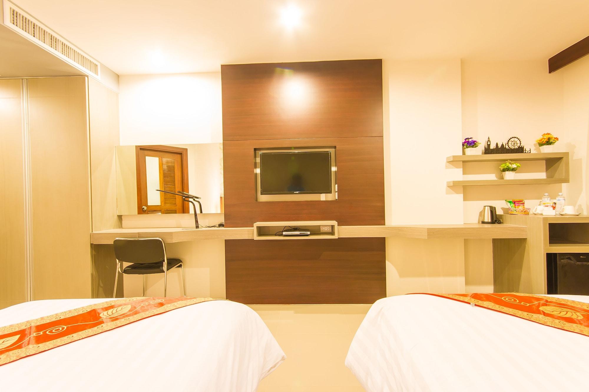 Hemingways Silk Hotel Patong Bagian luar foto