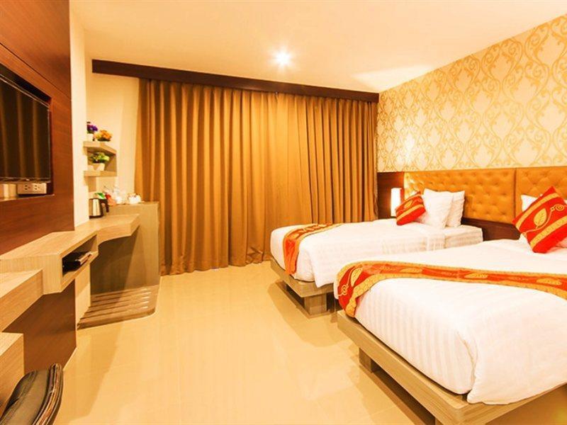 Hemingways Silk Hotel Patong Bagian luar foto