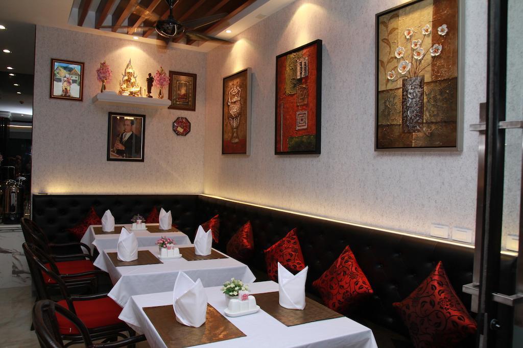 Hemingways Silk Hotel Patong Bagian luar foto