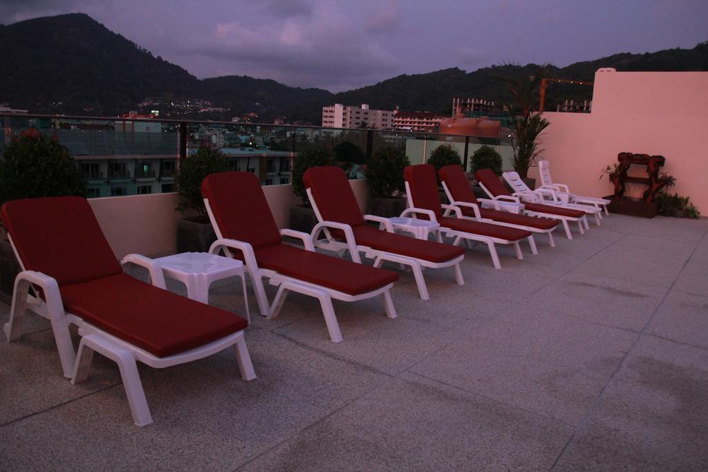 Hemingways Silk Hotel Patong Bagian luar foto
