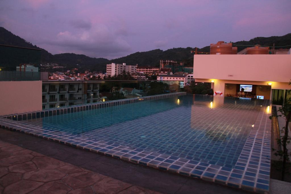 Hemingways Silk Hotel Patong Bagian luar foto