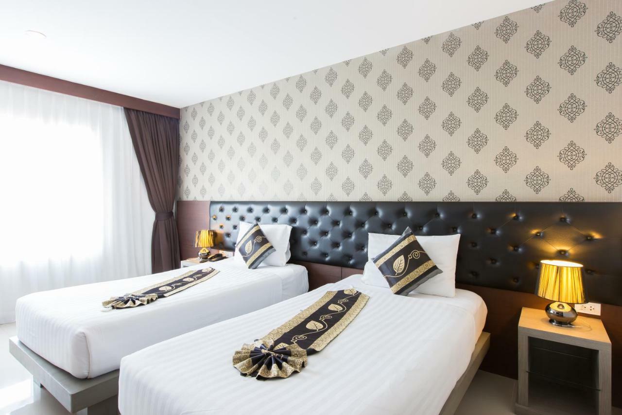 Hemingways Silk Hotel Patong Bagian luar foto