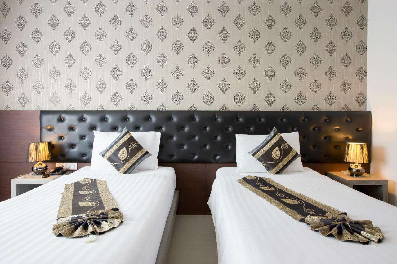 Hemingways Silk Hotel Patong Bagian luar foto