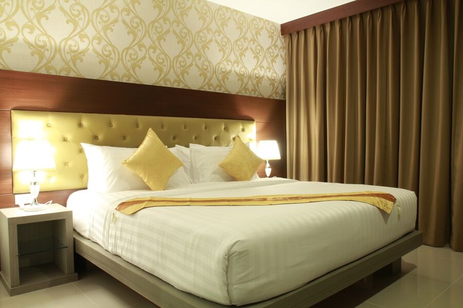 Hemingways Silk Hotel Patong Bagian luar foto