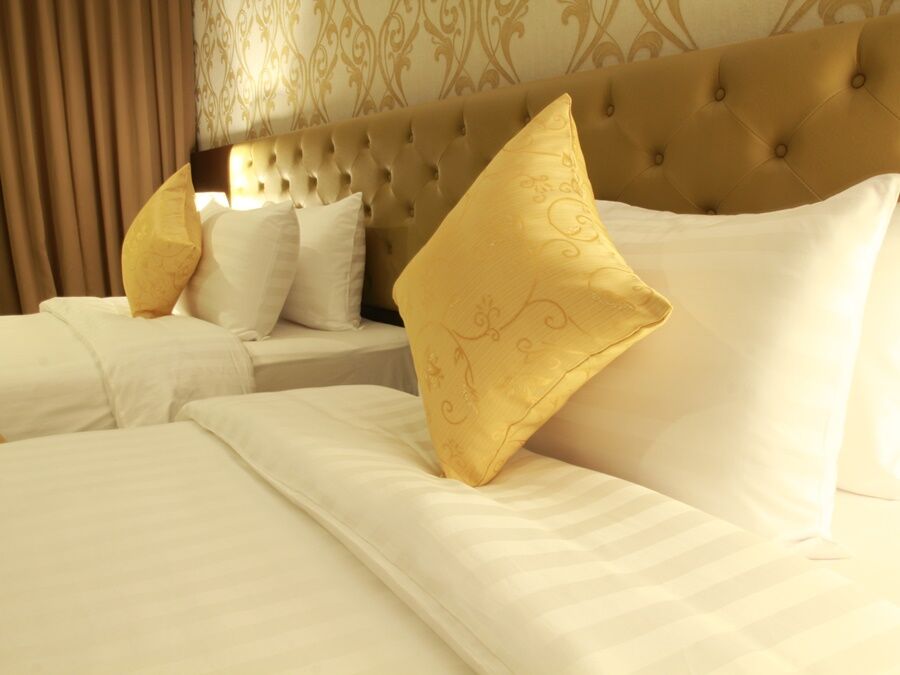 Hemingways Silk Hotel Patong Bagian luar foto