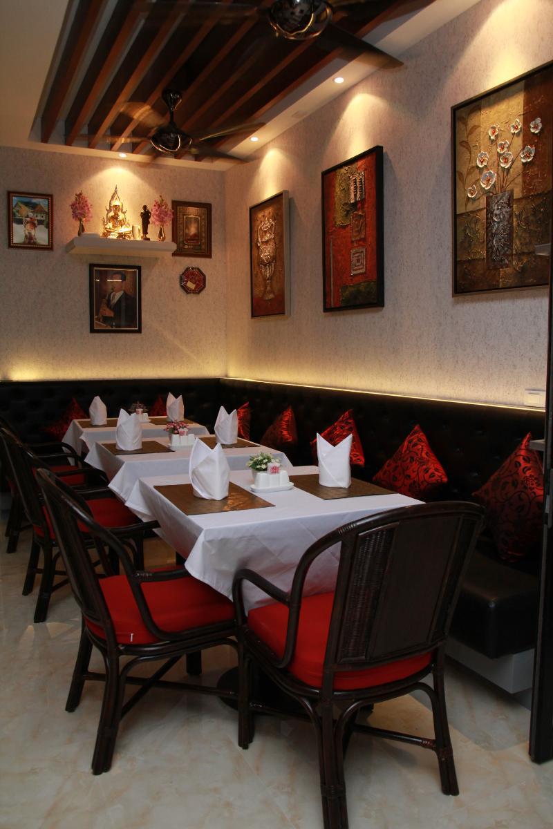 Hemingways Silk Hotel Patong Bagian luar foto