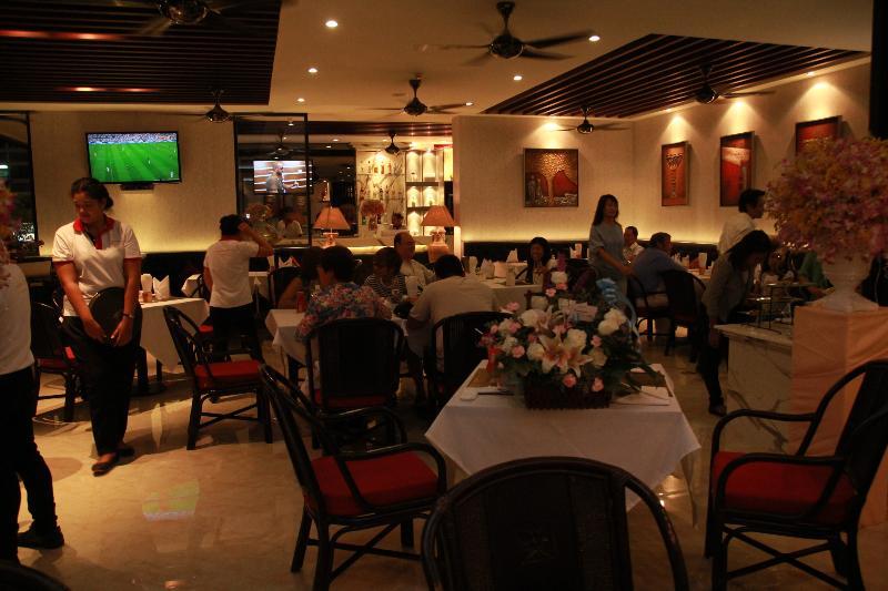 Hemingways Silk Hotel Patong Bagian luar foto