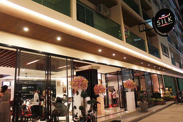 Hemingways Silk Hotel Patong Bagian luar foto